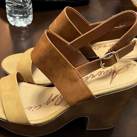 Cognac and tan heel - Picture 2 of 2